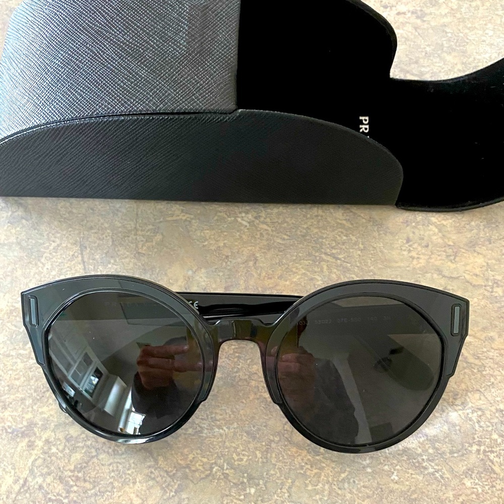 Like new authentic Prada sunglasses